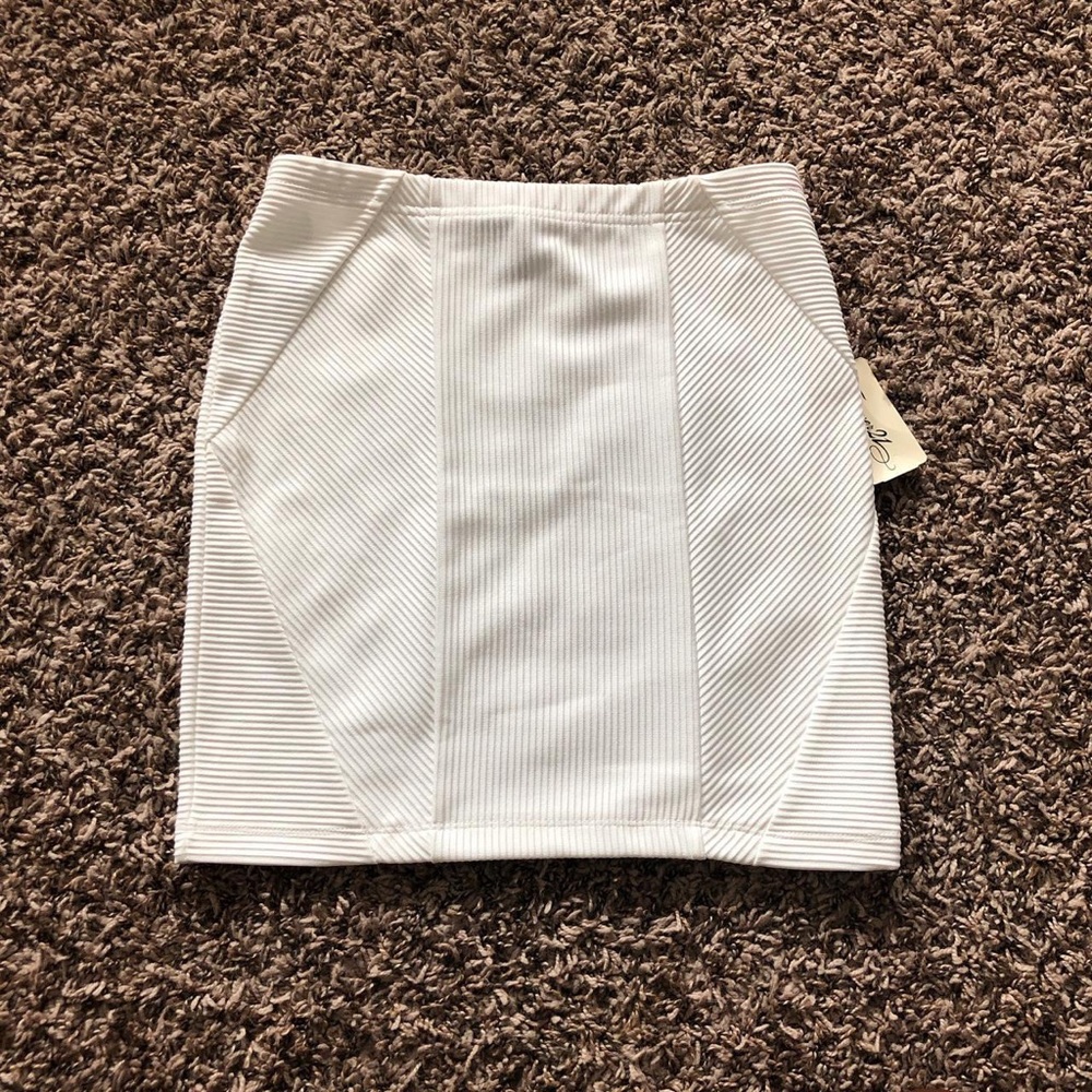 NWT White quilted mini skirt